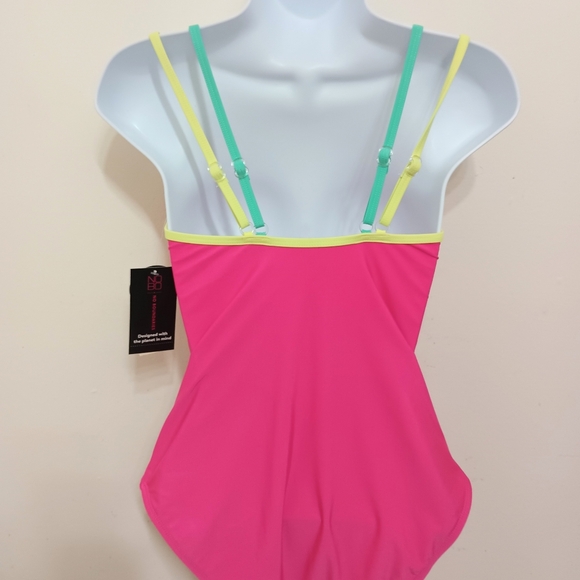 🎁NWT Swimsuit One Piece Push-Up Pads, Stretchable, Adjustable Double Straps - Picture 8 of 16